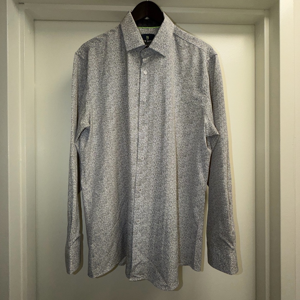Stylish Men's Gray Button Down Shirt
